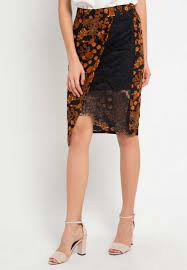 Kerap dipasangkan dengan berbagai model rok sehingga penampilan anda jauh lebih keren dan sempurna. 30 Model Rok Batik Modern Lilit Panjang Pendek