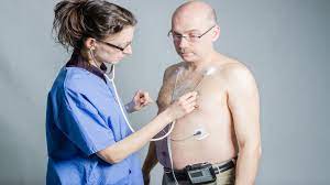 اختبار جهاز هولتر لتسجيل نبض القلب