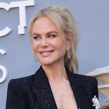 Nicole Kidman just debuted a stunning ice-white lob haircut! Head to the  comments to check out her bold new look 👇️