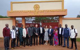 Formation En Guinee Signature De La Convention De Partenariat Le Pole Medee