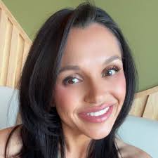 Broncos coach Michael Maguire fronts for his press conference ... with the  Raiders BELTING out their team song in the background 💥