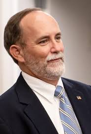 Local gov't veteran hired to be Gates' new manager