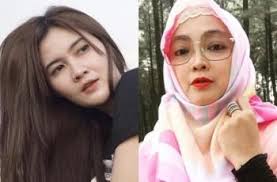 Nella dari dulu sampai sekarang ia selalu pede pamer bare face, habis cantik dari sananya sih! Balasan Nella Kharisma Ditegur Inul Daratista Bb Rina Gunawan Turun 22 Kg Matamata Com