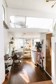 Instead Of Renting This San Francisco Couple Bought A Boat Houseboat Living First Apartment Decorating Couples First Apartment