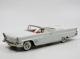 Here is something i'll bet you didn't know about these continental mark v convertibles: Brooklin 1960 Lincoln Continental Mk V Convertible White 1 43 Ovp