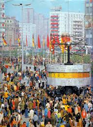 Ddr Berlin Alexanderplatz Die Urania Weltzeituhr L Alexanderplatz Berlin Est Ancienne Rda Alexander Square Berlin Former Gdr East Germany East Berlin Berlin Germany
