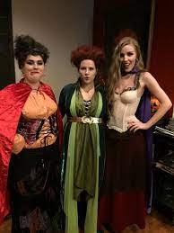 Now the witch is back, and a diy shes made! Diy Hocus Pocus Costume Witch Hocuspocus Costume Halloweencostumes Groupco Halloween Party Costumes Cool Halloween Costumes Hocus Pocus Halloween Costumes