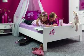 Wie man so ein cooles miniaturpuppenhaus. Dieses Barbie Zimmer Ist Vergleichsweise Dezent Foto Imm Cologne Welle Mobel