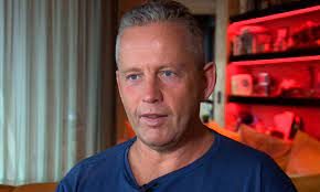 Schobert norbi a videókat megnézheted vagy akár le is töltheted, a. Kutyasetaltatas Kozben Lett Rosszul Schobert Norbi A Hazuk Elott Az Utcan Esett Ossze Megszolalt A Fitneszguru Aggodo Edesanyja Budapestkornyeke Hu