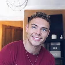 Luke Williams (@MrWorldWales)