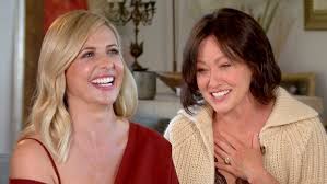 Success came with guest spots on a couple tv series, including voyagers and father murphy. doherty won the role of jenny. Shannen Doherty And Sarah Michelle Gellar Everything We Learned About Their Friendship Exclusive Wusa9 Com