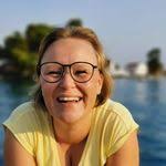 Christina Lyster's Instagram, Twitter & Facebook