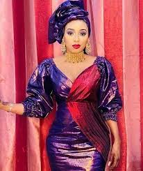 Cette page a été créée dans le but de mettre en valeur la mode malienne à travers les modèles de. Boutique Super Bazin Sur Instagram Edition Bazin Riche Latest African Fashion Dresses African Fashion Skirts African Fashion Modern