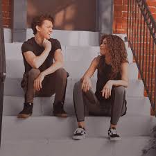 Zendaya and tom holland confirm years of romance rumors as they're spotted sharing a passionate kiss in la. Pin On Aamarvel