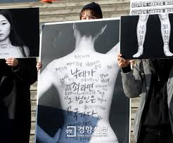 참가자들은 초상권을 주장했지만 김씨는 법원에서 집회·시위는 촬영이. ê¸‰ì§„ íŽ˜ë¯¸ë‹ˆì¦˜ ê³ ë¦½í•˜ë©´ ê³ ë¦½ëœë‹¤ ê²½í–¥ì‹ ë¬¸ ê²½í–¥ì‹ ë¬¸