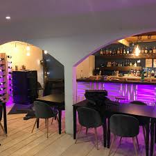 Le studio offre des prestations haut de gamme avec climatisation, tv hdi, wifi, cuisine entièrement équipée, couchage 180x190 ou 2 lits en 90x190, salle d'eau et wc, rangements multiples. La Riviere Au Bord De L Eau Home Facebook
