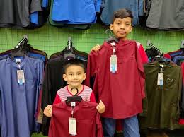 Slide ke kanan untuk video. Selesai Shopping Baju Raya Di Pusat Pakaian Hari Hari