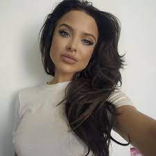 Angelina jolie is often called the most beautiful woman in the world. Model Looks Like Angelina Jolie Popsugar Beauty Middle East