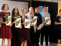 Den Abschluss in der Tasche: 67 Schüler der Drei-Burgen-Schule verabschiedet