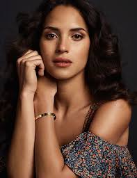Letra y música de sus canciones con notas para guitarra. Adria Arjona