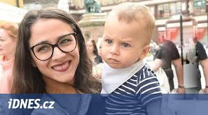Julie vypadá, že u filmu skončí, ale nakonec se jí s pomocí karolíny začne dařit. Eva Buresova Nejkrasnejsi Je Kdyz Mi Da Syn Pusu Idnes Cz