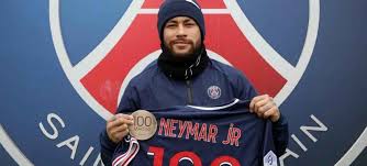 Elenco de psg na temporada 2021. Neymar E Homenageado Apos 100Âº Jogo Pelo Paris Saint Germain