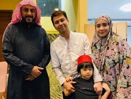 Keluarga syekh ali jaber mengucapkan terima kasih kepada yang mendoakan. Dikagumi Para Artis 12 Potret Syekh Ali Jaber Dengan Selebriti Tenar