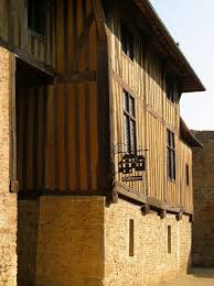 Le Chateau De Crevecoeur Un Domaine Exceptionnel A Decouvrir Au Coeur Du Pays D Auge Calvados 14 Pays D Auge Chateau Escalier Exterieur