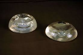 Le inyectó siliconas en los glúteos a una mujer, la mató y fue detenida por  la policía