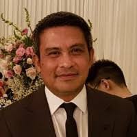 Carlos Noya's Instagram, Twitter & Facebook