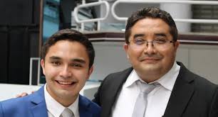 Periodista Paul Ulloa tiene un ayudante muy especial en la radio