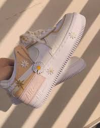 Pin By Juju Paganini On Inspo In 2020 Nike Air Shoes Aesthetic Shoes Nike Shoes Air Force