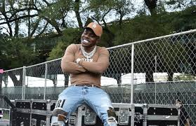 There's making a complete fool of someone and then there's this. Dababy Gives 1 000 To Woman Living In A Car With Her Toddler Son Complex