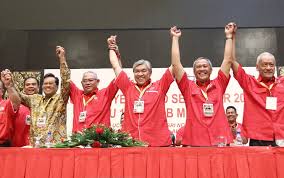 For those who dont know, tan sri is the current menteri besar of. Khalid Ibrahim Sertai Umno