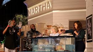 I made a pact early on doing this show that i would never enter snoop's domain, his trailer, she revealed to the hollywood reporter. Snoop Dogg Caught A Lobster At Martha Stewart Potluck Dinner Party Youtube