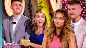 Bianca schaut ungläubig und kann gar nicht fassen, was sie hört: Das Sind Die Gewinner 2021 Love Island Staffel 5 19 Youtube