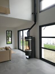 Installation Du Poele Bellavista De Chez Thermorossi Par Les Chemines De St Armel Groupe Pierre Feu Poele A Bois Maison Deco Interieure