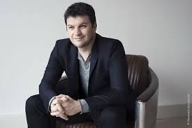 Guillaume musso, né le à antibes, est un romancier français. Guillaume Musso Son Prochain Livre La Vie Est Un Roman En Librairie Le 28 Avril 2020 Hachette Fr
