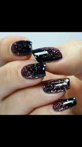schwarz mit glitzer diy gel nagel schwarze nagel mit glitzer kastanienbraune nagel
