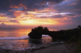 Hasil gambar untuk tanah lot bali