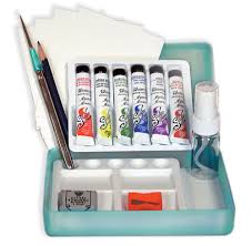 A comfortable, wide elastic strap is built into the box, keeping it securely in the palm of your hand while you paint en plein air. Travel Watercolor Set Aatva