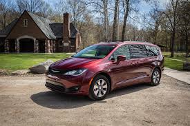 Not bad for a van. 2018 Chrysler Pacifica Hybrid Long Term Wrap Up Functionality With Efficiency Roadshow