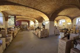 100,000 bottles of wine, from all over italy? Quasi Per Caso Gigi Piumatti E Il Viaggio Della Chiocciola Nel Mondo Del Vino Slow Food Buono Pulito E Giusto