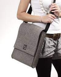 Wir begleiten sie auf ihrer reise mit starken marken, praktischen reisebegleitern und modernen gadgets. Filztasche Umhangetasche Mit Logo Stick Deutsche Bank Lerche Werbemittel