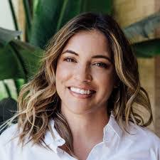 Danielle Gravley's Instagram, Twitter & Facebook