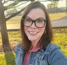 Sarah Lundquist's Instagram, Twitter & Facebook