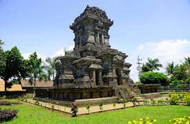 Sebelumnya tumapel merupakan kerajaan bawahan dari kerajaan kediri. Kerajaan Singasari Sejarah Raja Masa Kajayaan Dan Peninggalannya