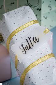 Diy Geschenkanhanger Aus Schrumpffolie Einfach Selber Machen Diy Geschenkanhanger Selbermachen Und Basteln