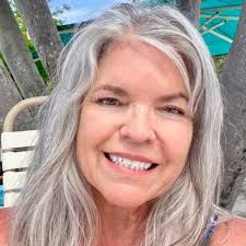 What area in St Pete is walkable to bars, restaurants, and shops?