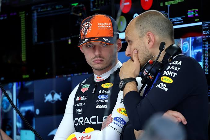 Secret McLaren talks emerge as Max Verstappen evaluates F1 options |  Crash.net